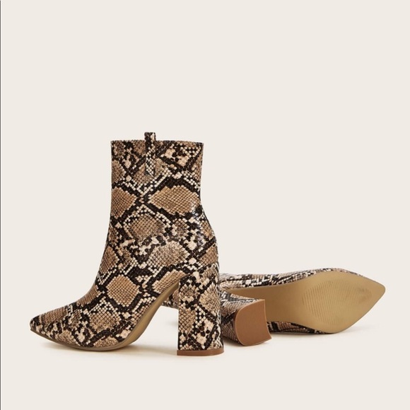 Snake skin heeled boots - Picture 4 of 5